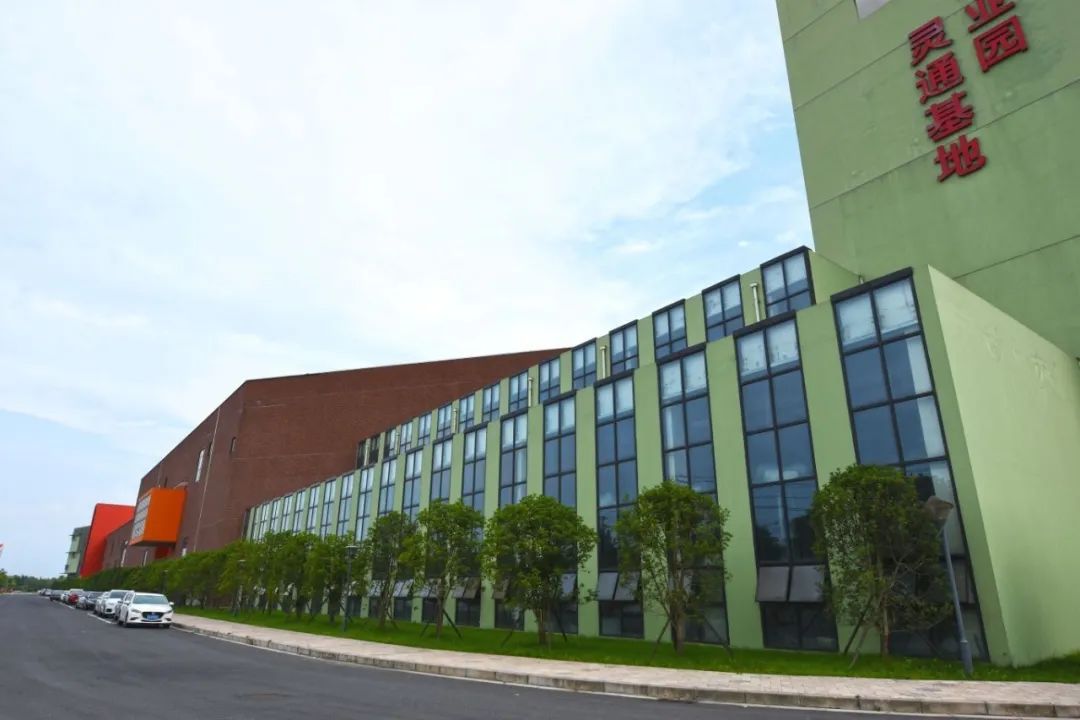 c27cef2510d16f59c9d4899fbf44d540.jpg